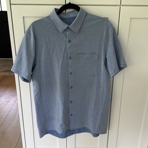 Lululemon Men’s Short Sleeve Button Up - Light blue, Size Large